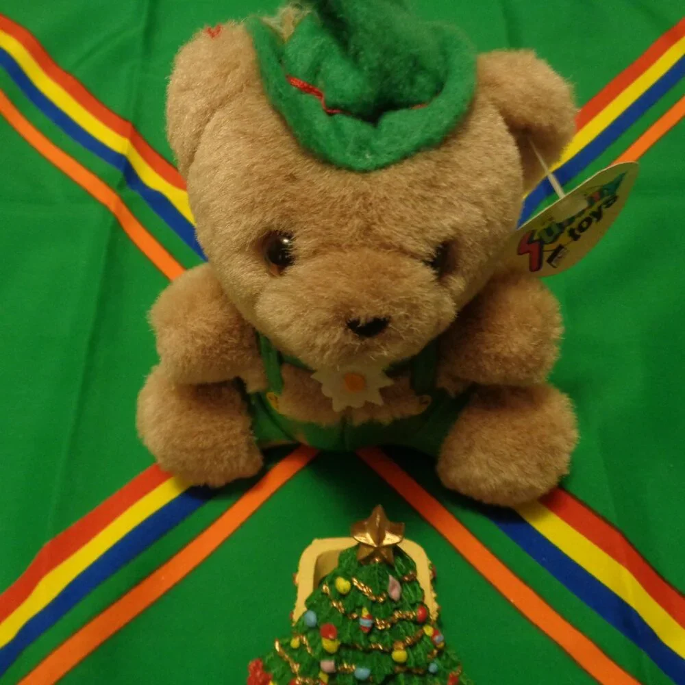 RETRO GERMAN SWISS BEAR IN LEDERHOSIN PLUS GREEN SCARF & LITTLE TREE LOT